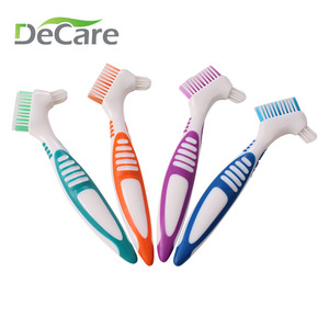 Cepillo para Dentaduras Postizas DeCare, Limpiador de Plástico para Cuidado Bucal con Cerdas Suaves - Product Image 1
