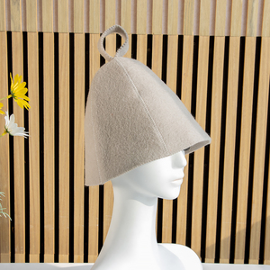 Cappello da sauna in pura lana che porta il tuo marchio come un distintivo d'onore, mentre il calore si avvolge all'ingresso. - Product Image 1
