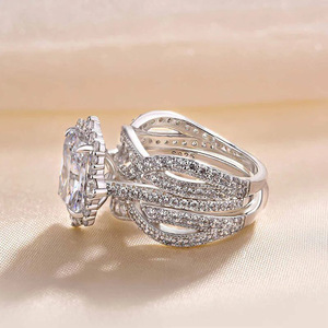 Set di anelli in due pezzi con zirconi quadrati scintillanti per donna, gioielli di lusso per anniversario di matrimonio - Product Image 6