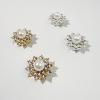 Accessoires de bouton de vêtement décontracté en cuivre massif, zircon, strass et perles en résine, nouvelle tendance 2026, vente en gros, personnalisables, pour toutes les saisons