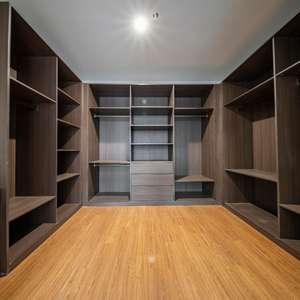 Juego de Dormitorio Neo Luxe de Estilo Moderno y Aerodinámico para Habitaciones Premium de Hotel - Product Image 1