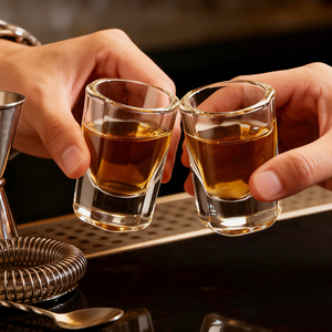 <span class=keywords><strong>Verre</strong></span> à shot premium 1oz à base épaisse, <span class=keywords><strong>verre</strong></span> à whisky <span class=keywords><strong>transparent</strong></span> pour Tequila, Vodka, Spiritueux, <span class=keywords><strong>verre</strong></span> à shot carré pour bar - Product Image 4