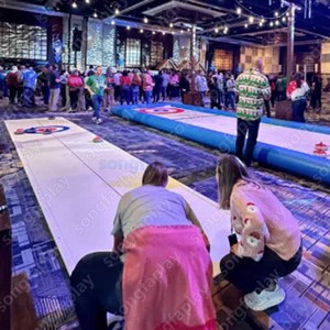 Piste de curling gonflable Songfa, patinoire mobile intérieure/extérieure, tapis de sol sportif, durable et écologique pour les événements et l'entraînement - Product Image 1