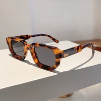 Vente en gros 2025 Lunettes de soleil tendance de luxe Unisexe Uv400 PC Carré Monture épaisse Lunettes de soleil de designer pour femmes Lady Girl Lunettes de soleil