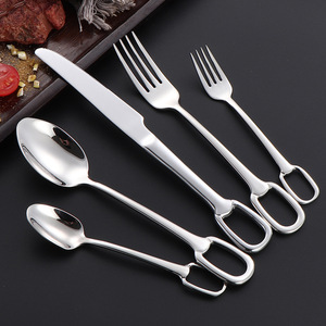 Juego de cubiertos creativo con agujeros para colgar, venta al por mayor, tenedor desechable de acero inoxidable 304, cuchara y cuchillo con pulido de espejo - Product Image 2