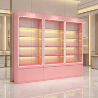 Vitrine de présentation en verre rose personnalisée avec éclairage LED, pour cosmétiques et parfums, avec armoires de rangement pour les magasins de beauté et les boutiques de détail