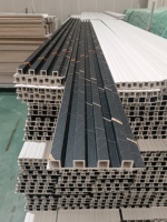 Dalles de revêtement PVC modernes anti-humidité à nervures fines et murs hauts, décoratives, à emboîtement, luxe léger, pour la maison, la salle de sport et le commerce