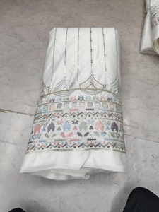 Tissu de satin Malai fantaisie de fabrication indienne pour la couture de vêtements de mariage ou de costumes de scène disponibles au meilleur prix d'Inde - Product Image 5