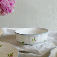 Vaisselle en céramique florale vintage française en gros, assiettes creuses, bols et tasses exquis à bord bleu festonné