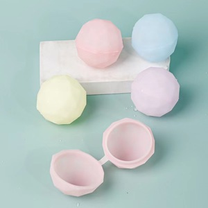 Ballons d'eau en silicone 7,5*7 réutilisables pour les combats d'eau et les festivals pour enfants - Product Image 1