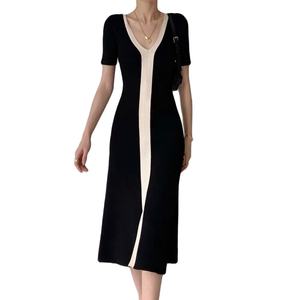 Vestidos Midi de Punto con Abertura, Estilo Vintage, Cuello en V, Color Negro y Blanco, Ajustados, de Alta Calidad, Personalizados al por Mayor para Mujer - Product Image 1