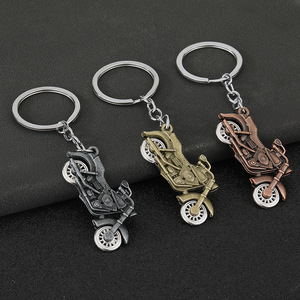 Porte-clés moto vintage multicolore en alliage, pendentif rétro pour motard, souvenir, cadeau pour homme, breloque polyvalente pour clés et sacs - Product Image 1