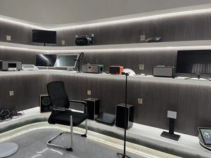 Mesin Karaoke Profesional 550W Power Amplifier Layar Sentuh 19,5 Inci Pemutar Karaoke Dengan Mikrofon Set Lengkap - Product Image 5