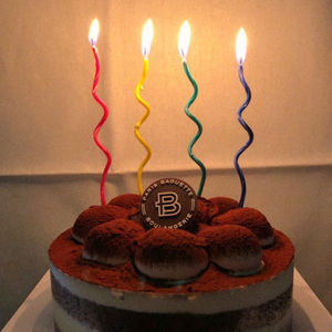 Bougies d'anniversaire courbées colorées en paraffine pour la décoration de gâteaux et les fournitures de fête - Product Image 2