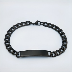 Vente en gros Bijoux pour hommes Bracelet avec logo de <span class=keywords><strong>marque</strong></span> personnalisé Bracelet en acier inoxydable or et argent Bracelet personnalisé avec chaîne cubaine - Product Image 4