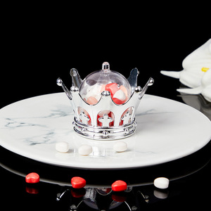 Scatola di caramelle in plastica oro e argento con corona in stile europeo scatola di cioccolatini Souvenir per banchetti creativi per matrimoni e feste per bambini - Product Image 4