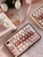 Clavier mécanique de mode rose chocolat à la fraise mignon, personnalisable, sublimation, matériau PBT, touches pour adolescents