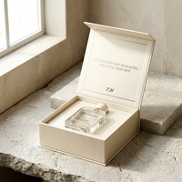 Boîte à parfum rigide de style livre blanc magnétique premium sur mesure pour une seule bouteille, présentation pour emballage de parfum personnalisé