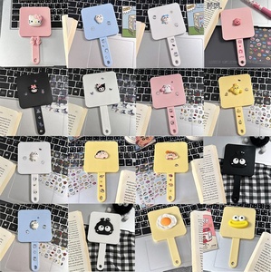 Specchio Cosmetico Portatile Carino a Forma di Cartone Animato con Pettine Integrato, Specchio da Mano Personalizzato per Ragazze e Bambini - Product Image 2