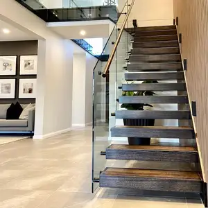 Escadas flutuantes cantilever de design sofisticado com degraus invisíveis em aço carbono, madeira maciça, marmore e corrimão de vidro