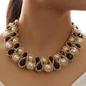 Nouveau Collier Ras-du-Cou 2026 en Alliage Vintage avec Perles et Strass, Design Élégant pour Femme, Idéal pour Fêtes, Mariages et Occasions Formelles - Product Image 1