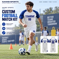 Kit de football personnalisé avec maillots et shorts unisexes durables, respirants et écologiques, personnalisation du logo au dos du col