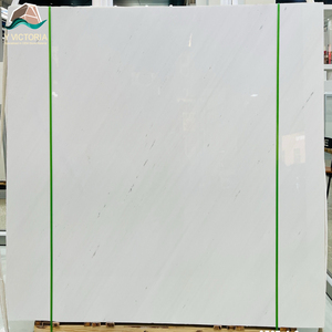 แผ่นหินอ่อนสีขาวธรรมชาติพรีเมียม พร้อมลายเส้นสีเทาโดดเด่น แผ่นหินอ่อนขนาดใหญ่สำหรับตกแต่งสถาปัตยกรรมหรูหรา - Product Image 1