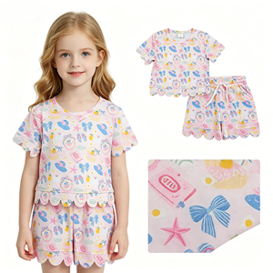 Conjunto con estampado de playa tropical para niñas pequeñas, top de manga corta con ribete festoneado y pantalones cortos con cordón a juego, ropa de vacaciones de verano para niños - Product Image 1