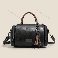 Tas Boston Kulit PU Vintage dengan Gantungan Rumbai, Tali Selempang yang Dapat Disesuaikan, Tas Bahu untuk Wanita, Ringan dan Praktis