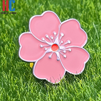 Accessoires de golf modernes en métal, fabrication sur mesure avec logo personnalisé, marqueur de balle rose, pièce de monnaie Sakura, marqueur de balle plaqué argent pour club de golf, 20 ans d'expérience en usine