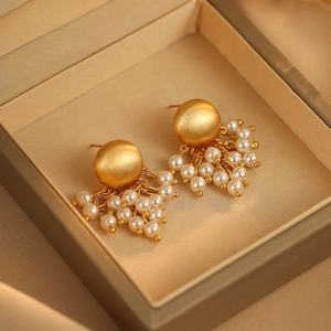 Pendientes de Botón Geométricos de Estilo Retro Francés, Chapados en Oro de 18K de Alta Gama, con Perlas de Corte Princesa y Borla, Regalo para Mujer - Product Image 1