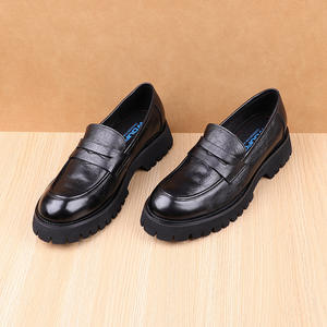 Zapatos de cuero para hombre de último estilo, modernos y retro, adecuados para ropa formal de negocios, con suela gruesa. - Product Image 4