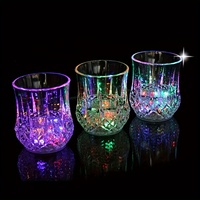 Tasse LED À Clignotement Automatique Multicolore Lumineuse pour Vin Bière Whisky, Verre pour Bar Club Fête Noël