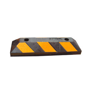 Bloque de estacionamiento de caucho resistente, tope de estacionamiento de caucho reciclado duradero para coches, furgonetas y camiones - Product Image 3