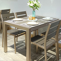 Ensemble table et chaises Coets en aluminium brossé résistant aux hautes températures avec cadre en plastique bois pour patio restaurant terrasse extérieure