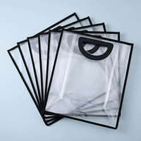 Sacs cadeaux de sécurité noirs personnalisés en gros à fond carré avec poignée découpée, sacs transparents en PP pour anniversaire, mariage, avec logo