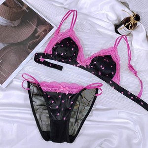 Conjunto de sujetador triangular sexy sin aros estilo francés para bustos pequeños, con finos detalles de encaje satinado, perfecto para chicas jóvenes. - Product Image 1