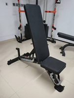 Banc de musculation réglable pour usage domestique, chaise d'entraînement multifonctionnelle, idéale pour les sit-ups, les exercices de fly et les développés couchés avec barre.