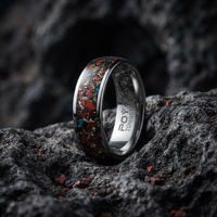 Bague de mariage unisexe classique en carbure de tungstène poli argenté de 8 mm avec incrustation à rainure unique de fragments d'opale et de copeaux de fer en forme d'os de dinosaure rouge