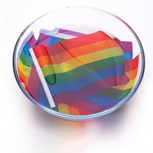 Banderas de Mano Miniatura Arcoíris (Mástiles de Plástico de Poliéster) Ecológicas y Duraderas para Desfiles LGBT y Mes del Orgullo - Product Image 6