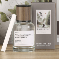 Diffuseur de parfum de voiture de luxe minimaliste au design épuré, qui libère un arôme subtil et agréable longue durée