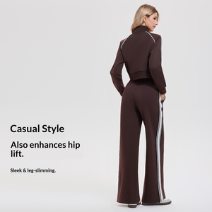 Conjunto Deportivo para Mujer con Chaqueta con Cierre y Cuello Alto y Mangas Cortas Tejidas Laterales para Correr y Uso Deportivo Casual - Product Image 4