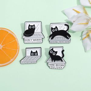 Pins de esmalte de alta calidad con diseño geométrico de avión cortado a láser - Product Image 3