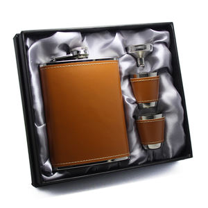 Set de Petaca Portátil de 8oz con 1 Embudo y 2 Vasos de Chupito, Botella de Acero Inoxidable para Whisky y Vino, Set de Petaca de Viaje para Regalo - Product Image 4