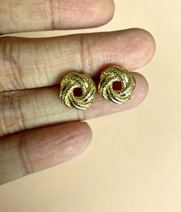 MECYLIFE High Quality Mini Triple <strong>Knot</strong> <strong>Earrings</strong> 18K Gold Plated Brass Fashion Jewelry <strong>Earrings</strong> Love <strong>Knot</strong> Stud <strong>Earrings</strong> - Product Image 5