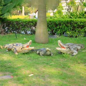 Statue de crocodile en résine grandeur nature / Animaux de la savane, sculpture en fibre de verre de crocodile / Animaux de <span class=keywords><strong>zoo</strong></span>, artisanat, accessoires de crocodile - Product Image 1