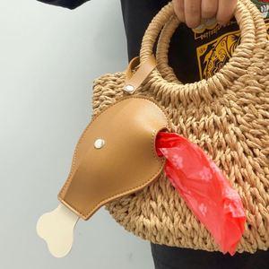 ที่ใส่ถุงเก็บอุจจาระสุนัขรูปขาไก่น่ารัก ทำจากหนัง PU สำหรับสายจูงสัตว์เลี้ยง อุปกรณ์เสริมสำหรับการเดินเล่นอย่างมีสไตล์ - Product Image 4