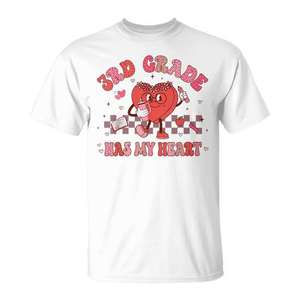 Camiseta Groovy Third Grade Has My Heart para profesores, suministros para el día de San Valentín - Product Image 1