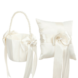 Panier de demoiselle d'honneur et coussin porte-alliances <span class=keywords><strong>en</strong></span> satin ivoire avec poignée perlée et décoration nœud pour cérémonie nuptiale - Product Image 1