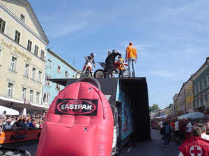Réplique gonflable géante blanche de vélo de PVC avec le logo et le ventilateur, modèles gonflables de bicyclette, cycle géant gonflable - Product Image 5